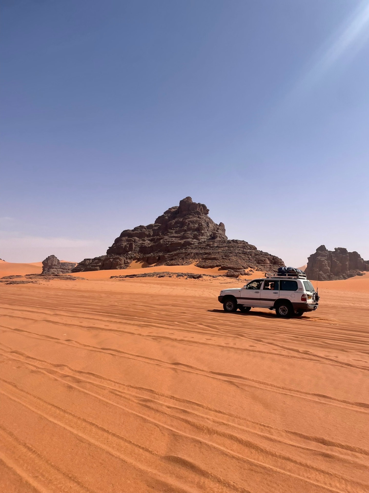 4x4 sous l\u2019arche de grès rouge