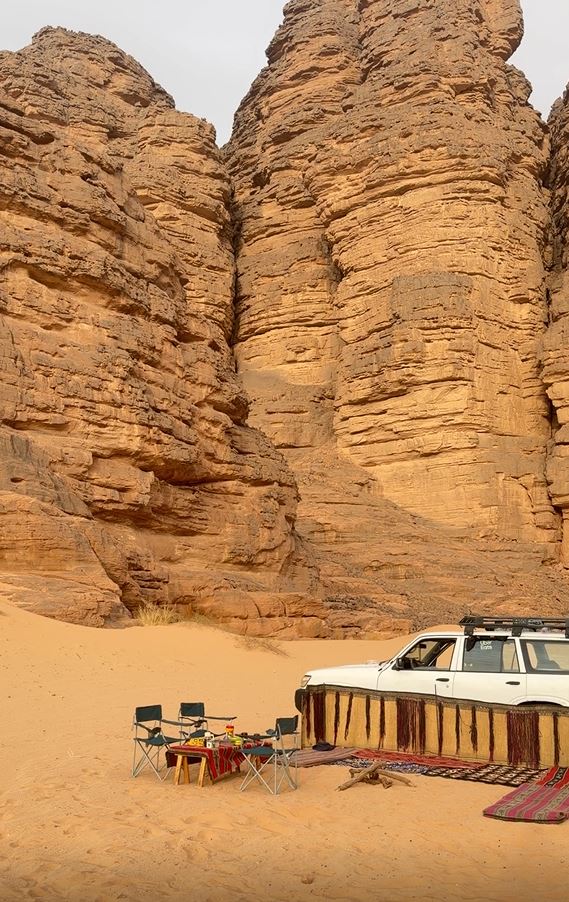 Bivouac au pied des falaises en fin de journée