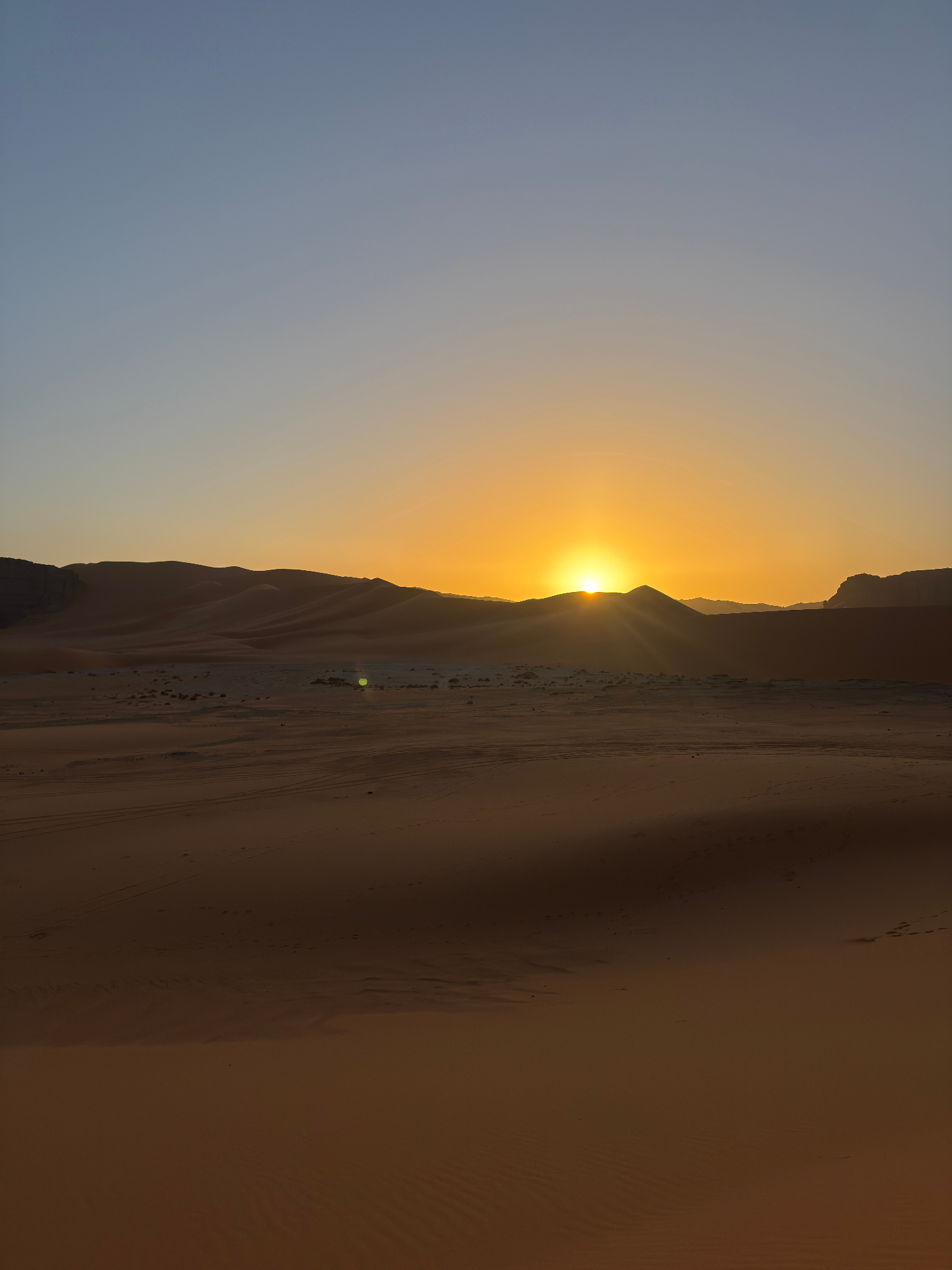 Lever de soleil sur les dunes, dernières lumières avant Djanet